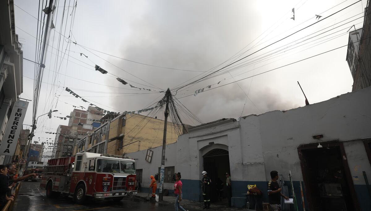 Gobierno declara estado de emergencia en Barrios Altos tras incendio y prepara demolición de edificios